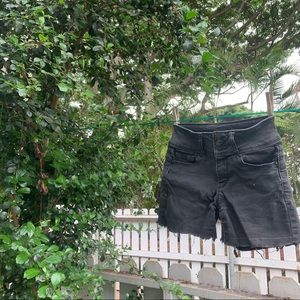 Wax Jean (Jeans Warehouse) black rugged cut shorts 🖤